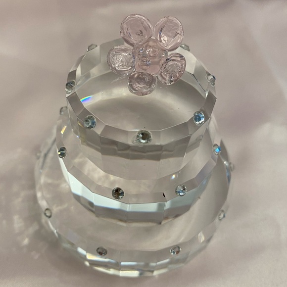 NEW (no box) Simon Design 3 Tiered Crystal Cake Paperweight with Pink Flower Top - Picture 2 of 4